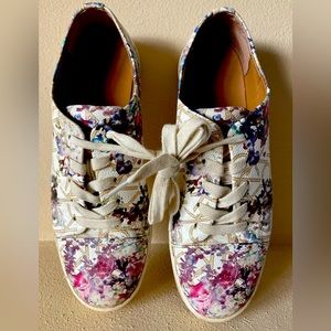 Floral Calvin Klein Logo size 7.5